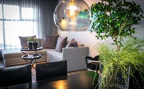 H96 Luxury Suite
